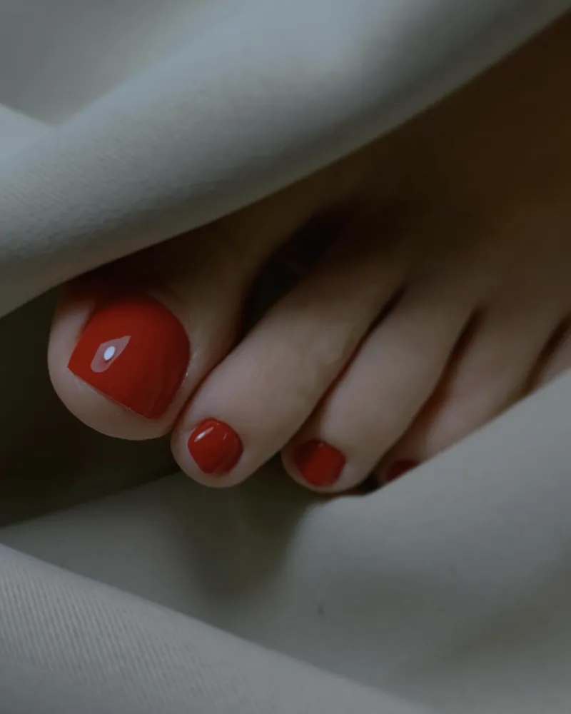 Pediküre in Rot – Nagelstudio Minden