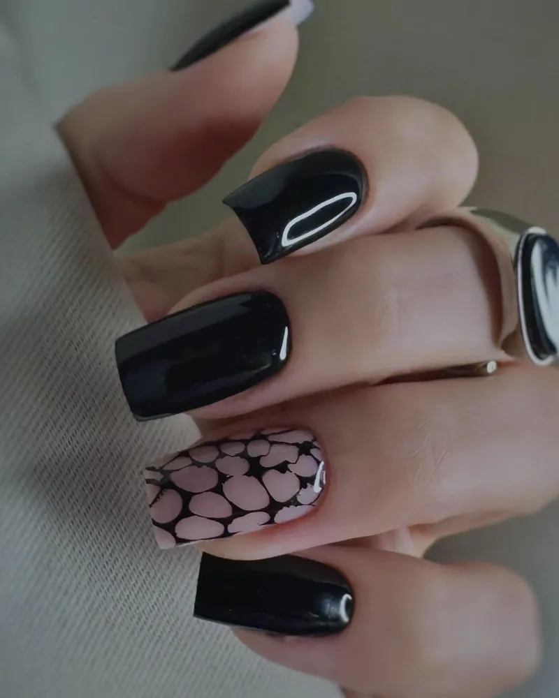 Maniküre in Schwarz mit Design – Nagelstudio Minden